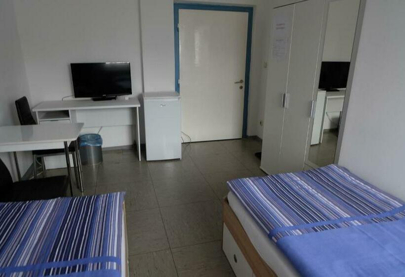 חדר מוזל מקלחת משותפת, Montagehotel Bed & Steel