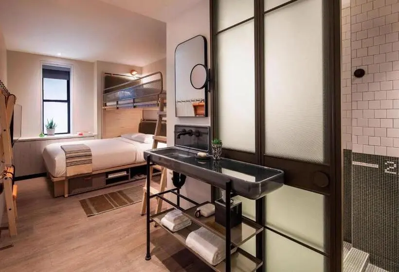 Superior-huone, Moxy Nyc Times Square