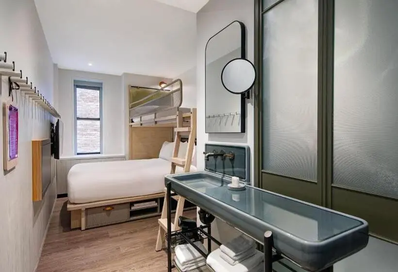 Superior-huone, Moxy Nyc Times Square