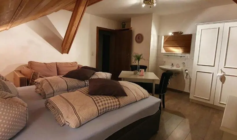 Perhehuone, Gasthof Gaistal