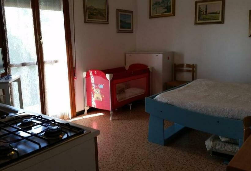 Standard-studio Parveke, Residence La Vignetta