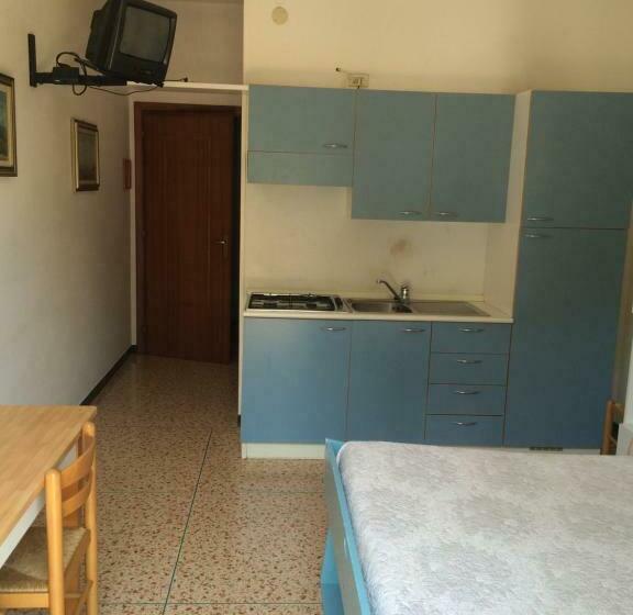 Huoneisto 1 Makuuhuone Allasnäkymä, Residence La Vignetta