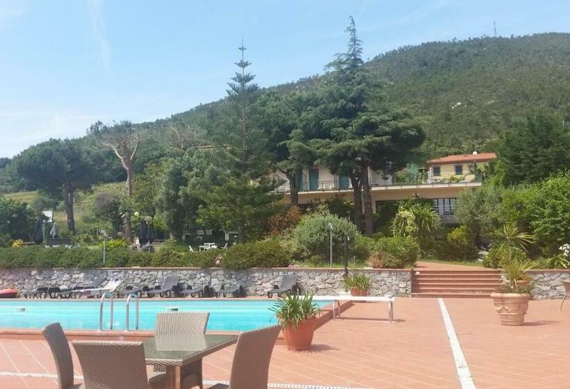 Huoneisto 1 Makuuhuone Allasnäkymä, Residence La Vignetta