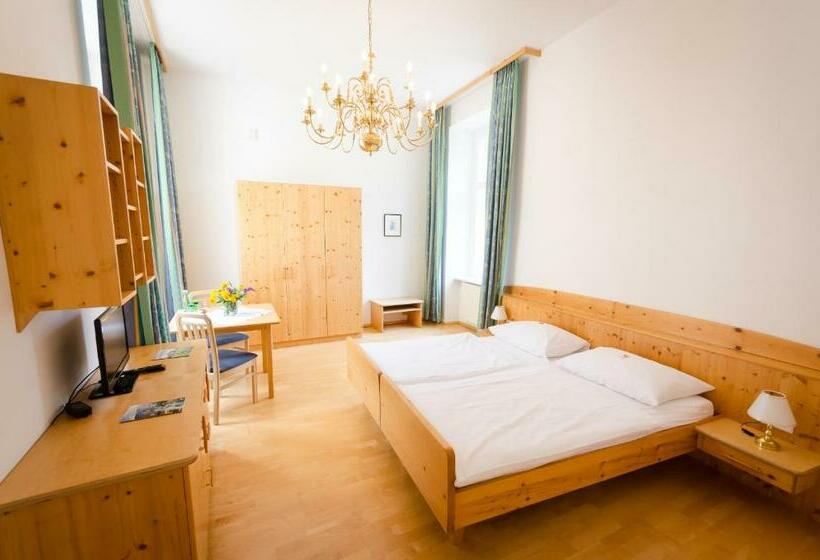 Номер Стандарт, Schloss Gumpoldskirchen