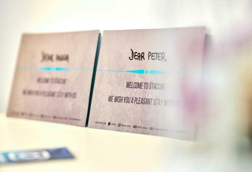 اتاق استاندارد با چشمانداز باغ, štacija