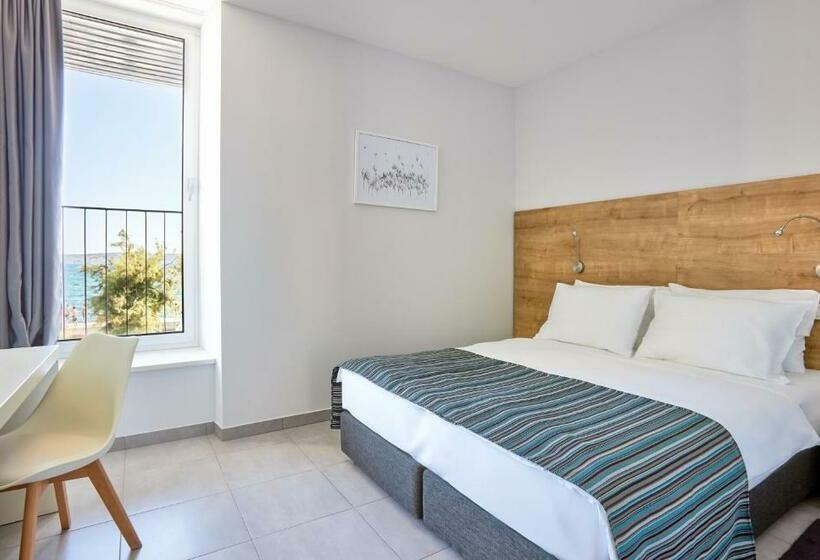 اتاق استاندارد با چشمانداز دریا, štacija