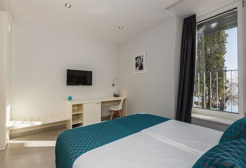 اتاق استاندارد با چشمانداز باغ, štacija