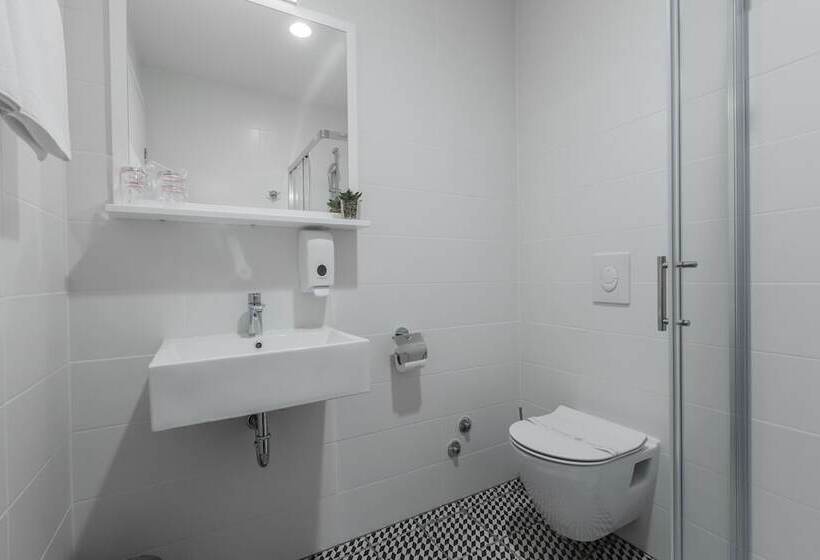 اتاق استاندارد با چشمانداز دریا, štacija