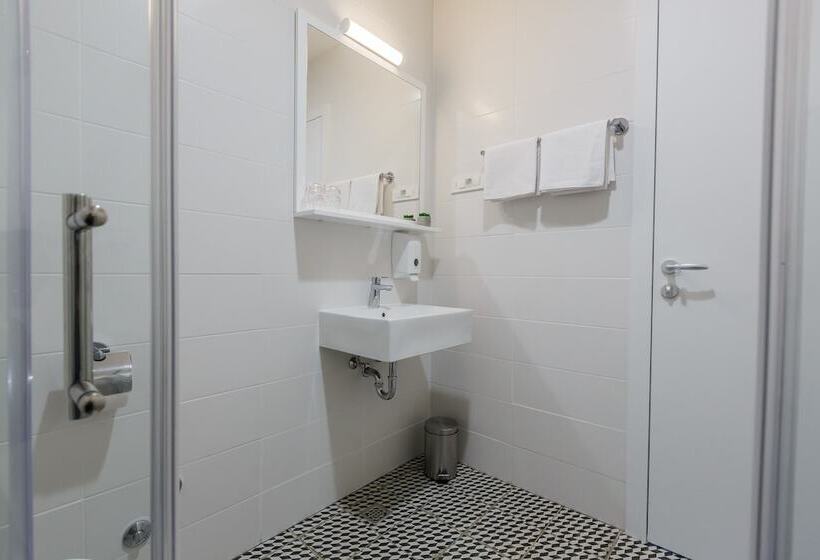 اتاق سوپریور با چشمانداز دریا, štacija