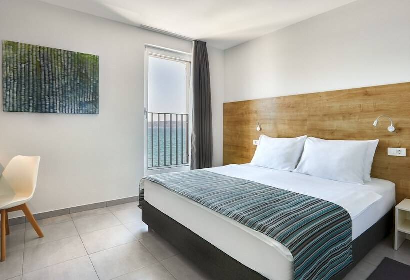 اتاق سوپریور با چشمانداز دریا, štacija