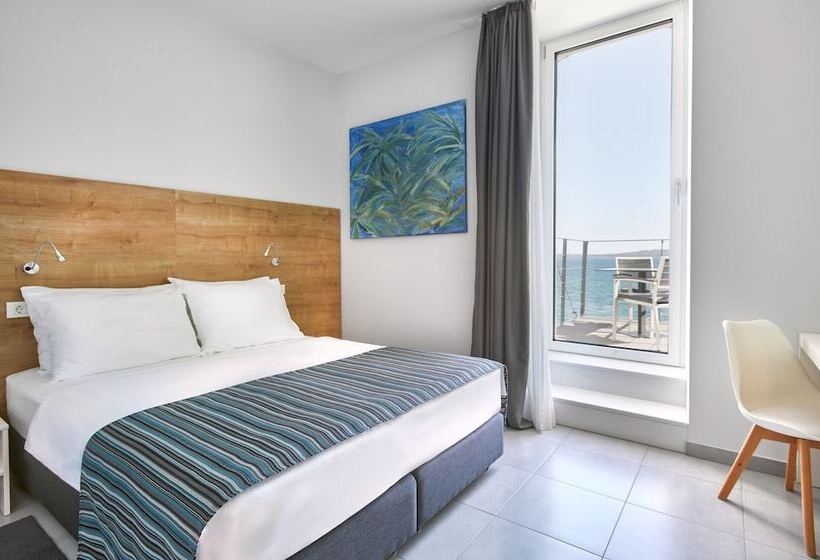 اتاق سوپریور با چشمانداز دریا و بالکن, štacija