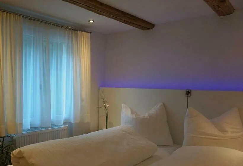 スタンダードトリプルルーム, Waldrast Bed & Breakfast