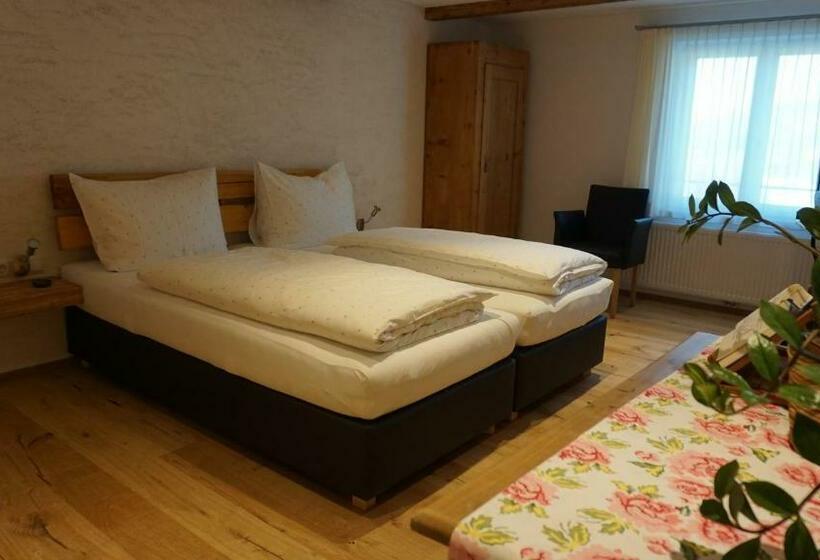 شقة دور أخير غرفتين نوم, Waldrast Bed & Breakfast