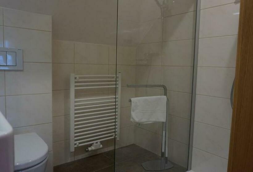 شقة دور أخير غرفتين نوم, Waldrast Bed & Breakfast