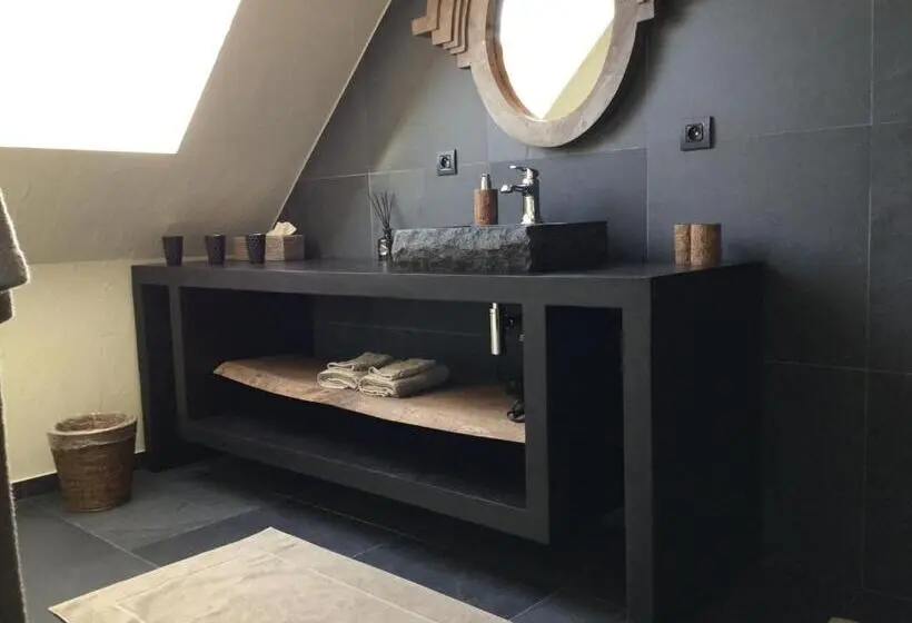 Deluxe Kolmen Hengen Huone, B&b La Douceur De La Miclette