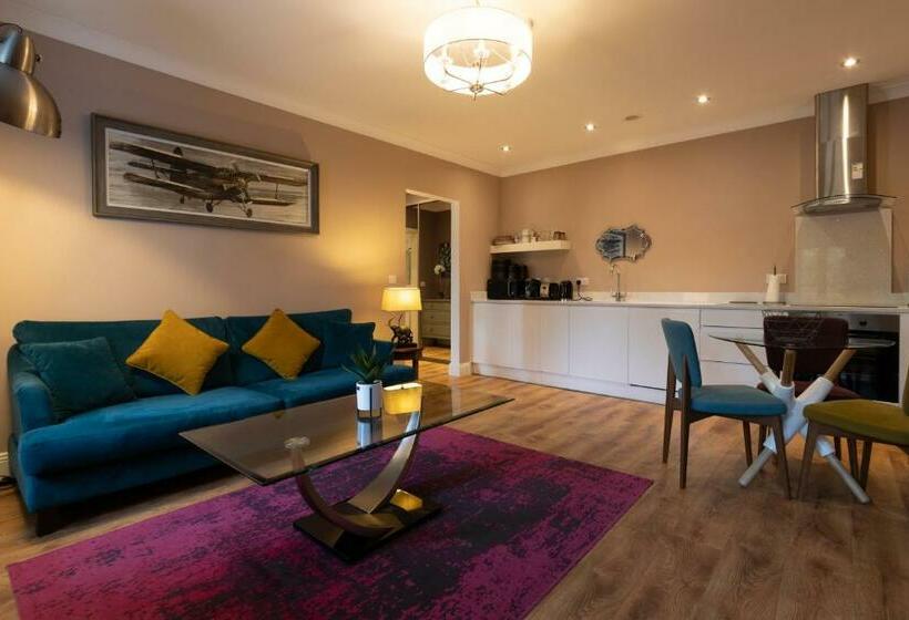 דירת חדר בקומת קרקע, Boyne View House