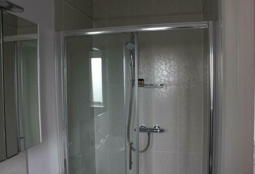 디럭스 룸 킹사이즈 침대, Boyne View House