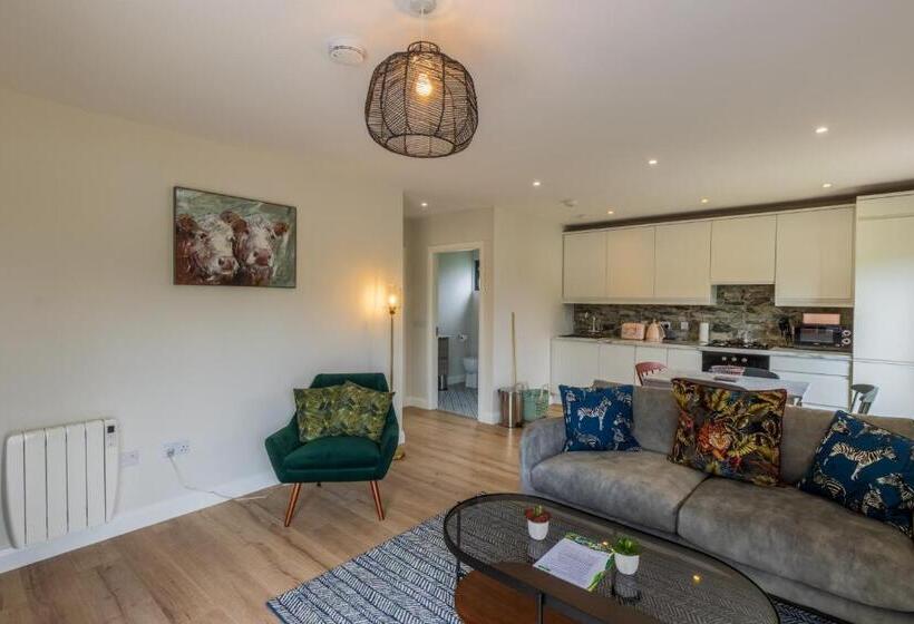 דירת שני חדרים, Boyne View House