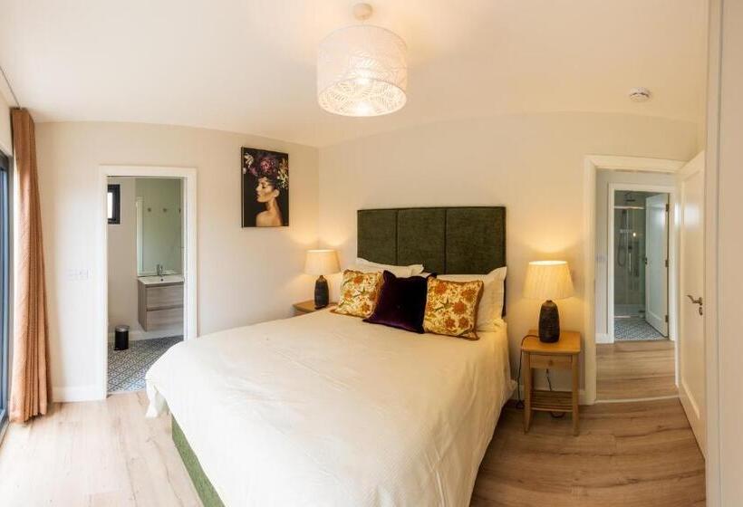 דירת שני חדרים, Boyne View House