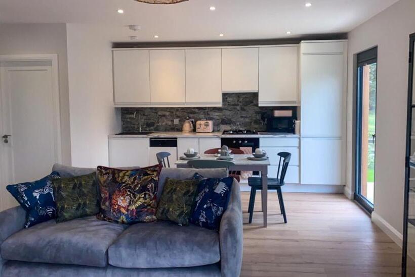 침실 2개 아파트, Boyne View House