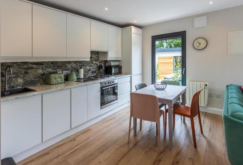 בית, 2 חדרי שינה, Boyne View House