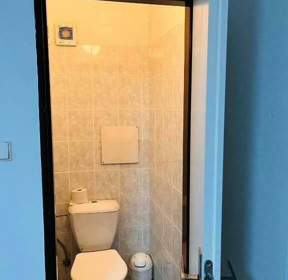 Quarto Estandar, Akadémia