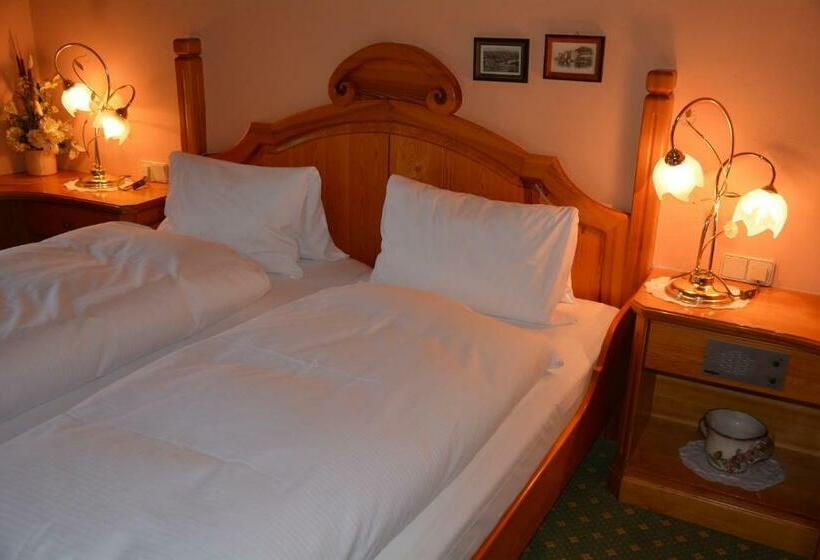 דירת חדר, Restaurant Fischer