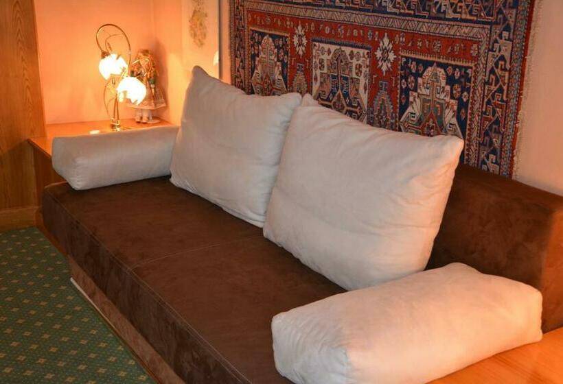 דירת חדר, Restaurant Fischer