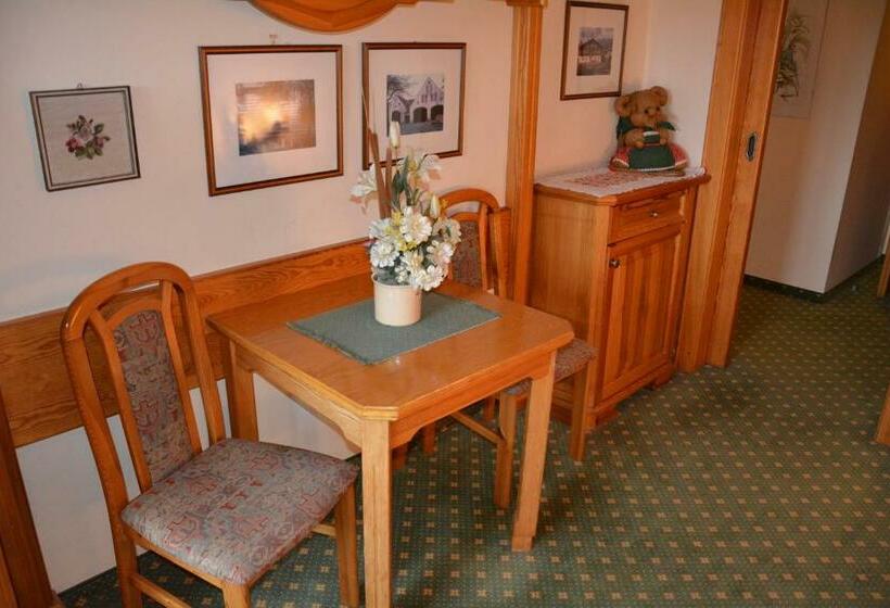 דירת חדר, Restaurant Fischer