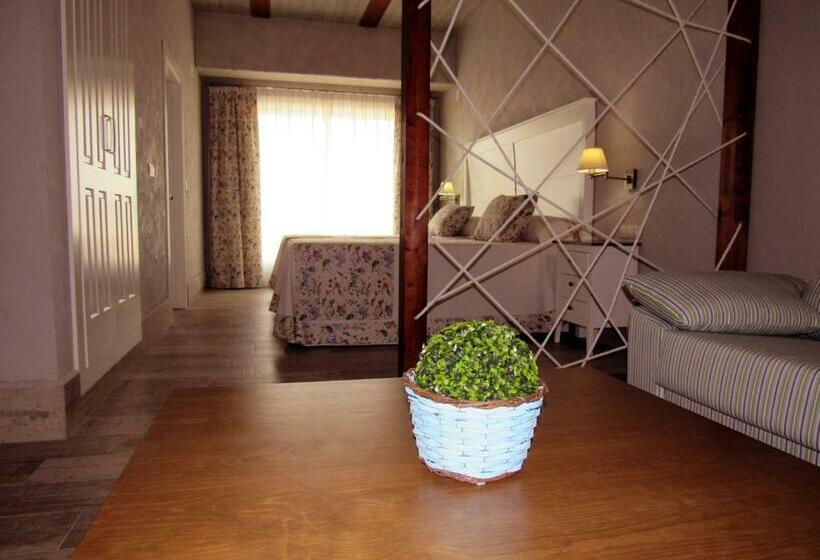 سوییت با چشم‌انداز باغ, Bellahellin