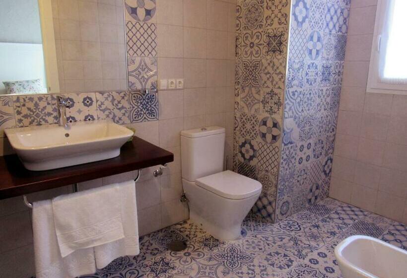 سوییت با چشم‌انداز باغ, Bellahellin