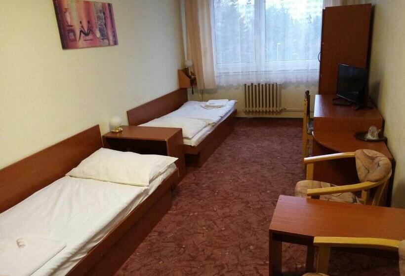 Quarto Economy, Akadémia