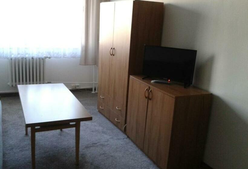 Quarto Economy Individual, Akadémia