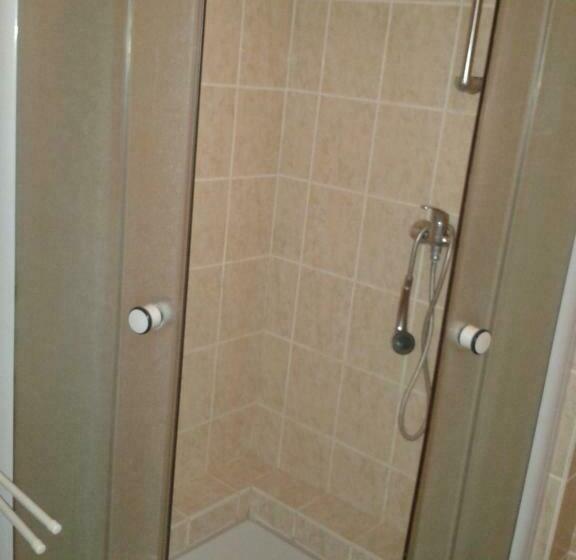 Quarto Estandar, Akadémia