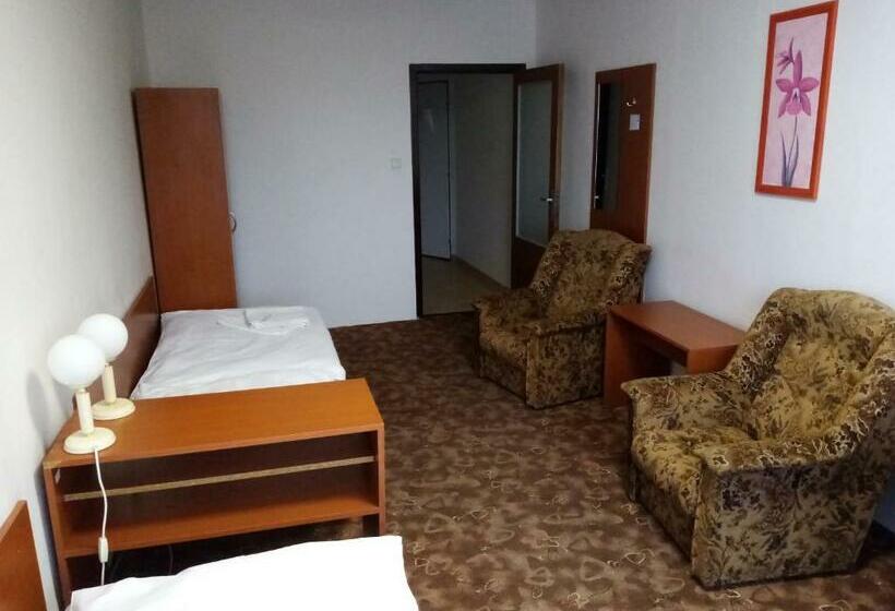 Quarto Economy, Akadémia