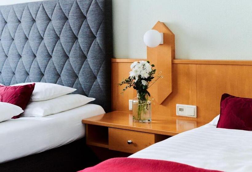 غرفة قياسية ثلاثية مزودة بشرفة, Garni Thermenoase