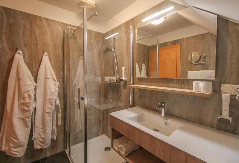 غرفة قياسية ثلاثية مزودة بشرفة, Garni Thermenoase