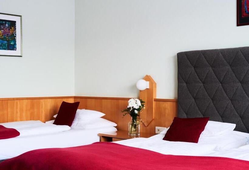 غرفة قياسية ثلاثية مزودة بشرفة, Garni Thermenoase