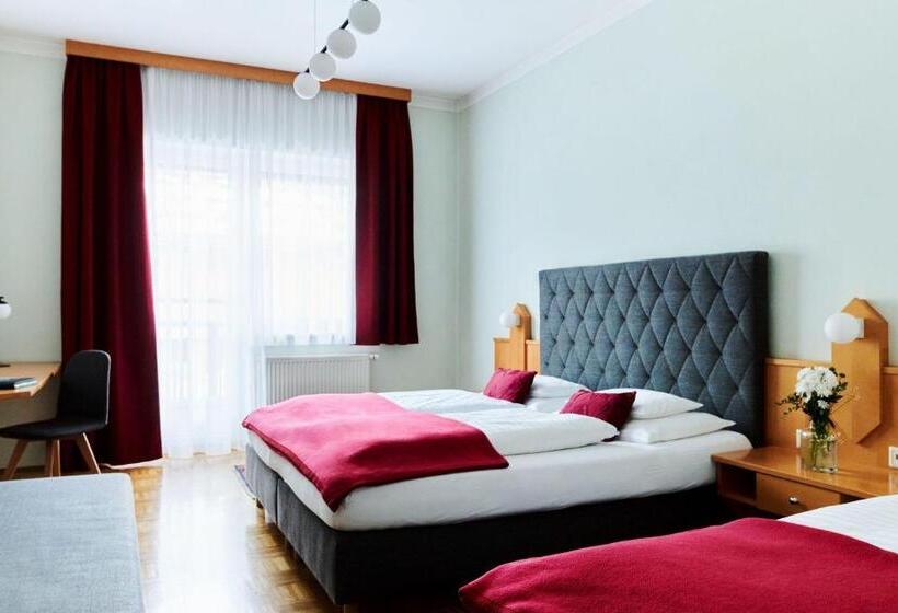 غرفة قياسية ثلاثية مزودة بشرفة, Garni Thermenoase