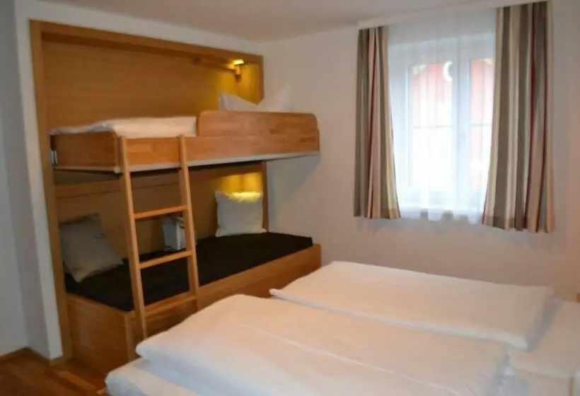 Standard Kolmen Hengen Huone, Gasthof Tirolerwirt