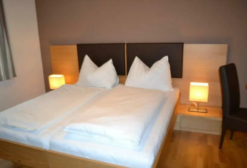 Standard Kolmen Hengen Huone, Gasthof Tirolerwirt