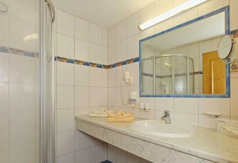 Standard Kolmen Hengen Huone Parveke, Ländenhof Superior