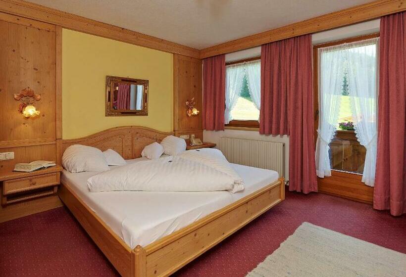 バルコニー付きスタンダードトリプルルーム, Ländenhof Superior