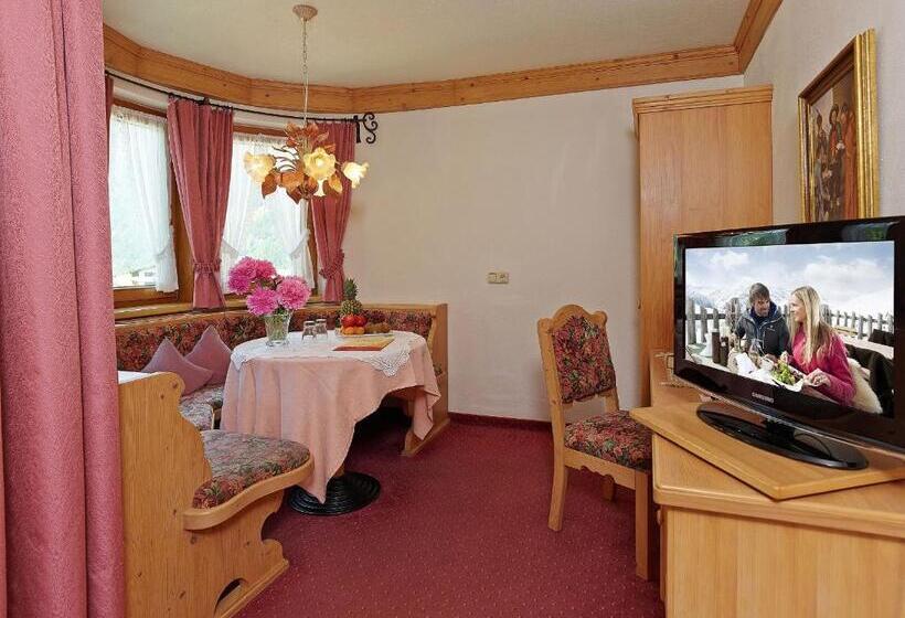 バルコニー付きスタンダードトリプルルーム, Ländenhof Superior