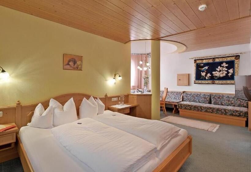 バルコニー付きスタンダードトリプルルーム, Ländenhof Superior