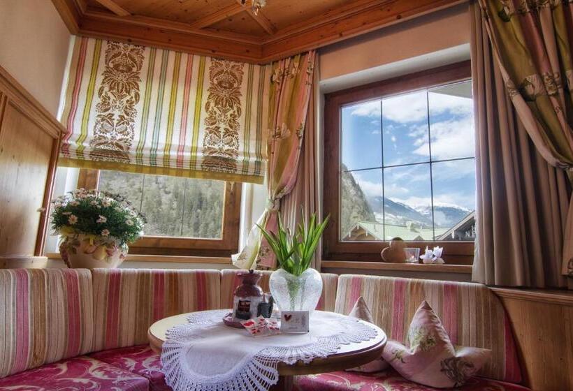 اتاق سوپریور با بالکن, Magdalena Mayrhofen