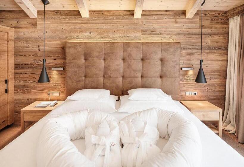 سوییت جونیور لوکس, Magdalena Mayrhofen