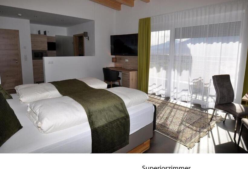 Номер Superior, Martina