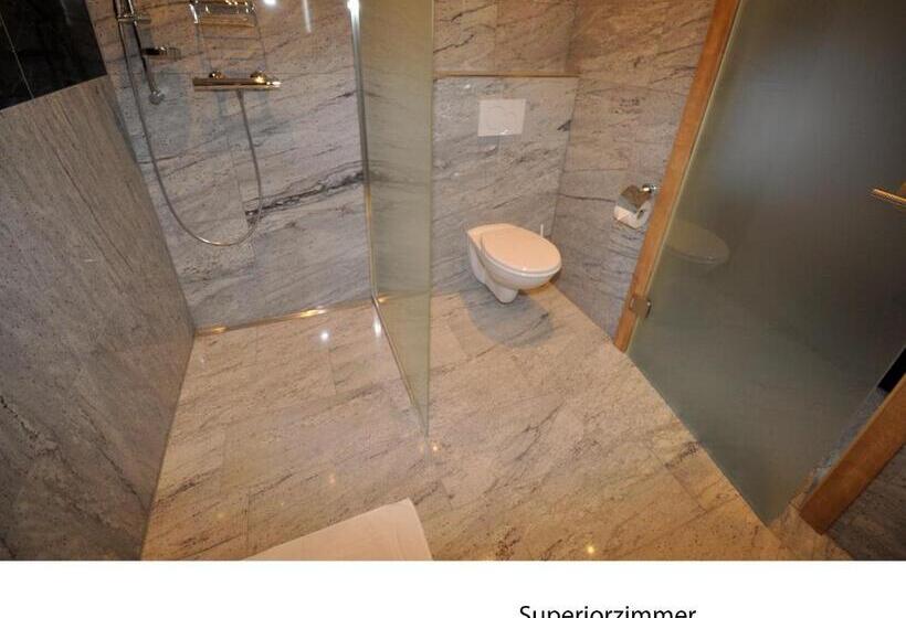 Номер Superior, Martina