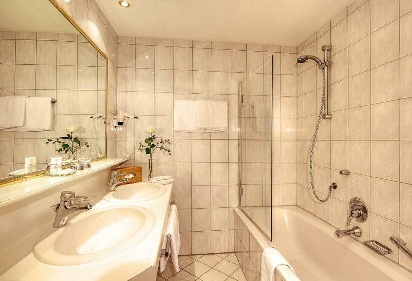 اتاق استاندارد با بالکن, Palin